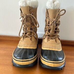 SOREL Women's Caribou Waterproof Insulated Winter Boots. Size US 7